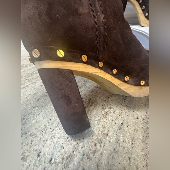Veronica Beard PRISTINE Glendale suede clog boot Sz 7 espresso color gold rivets - Picture 6 of 16